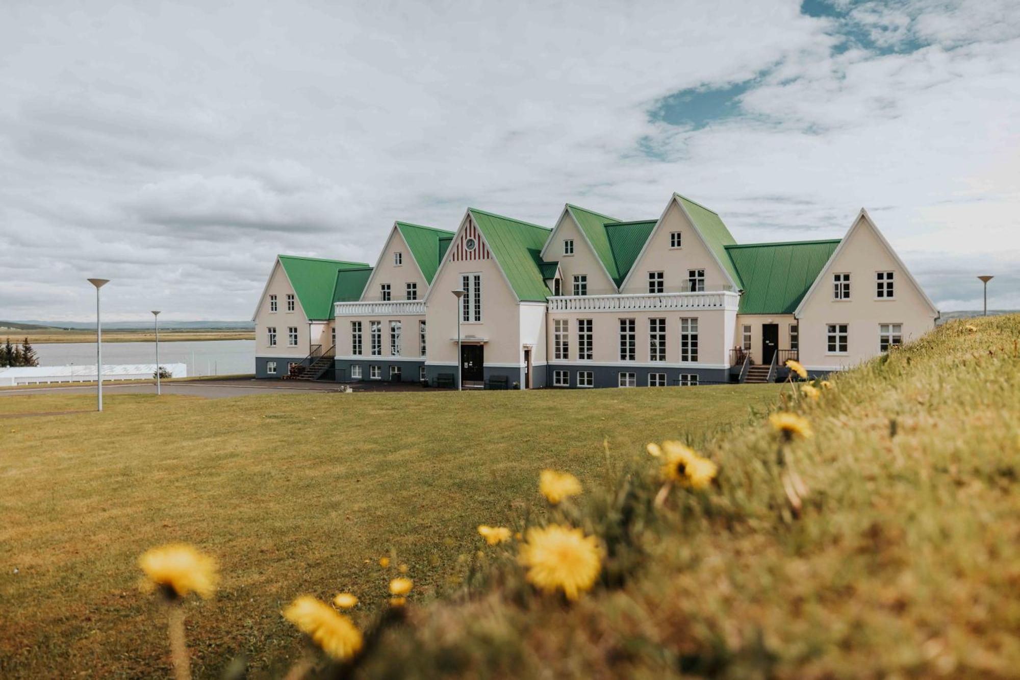 Heradsskolinn Historic Guesthouse Laugarvatn Exterior photo